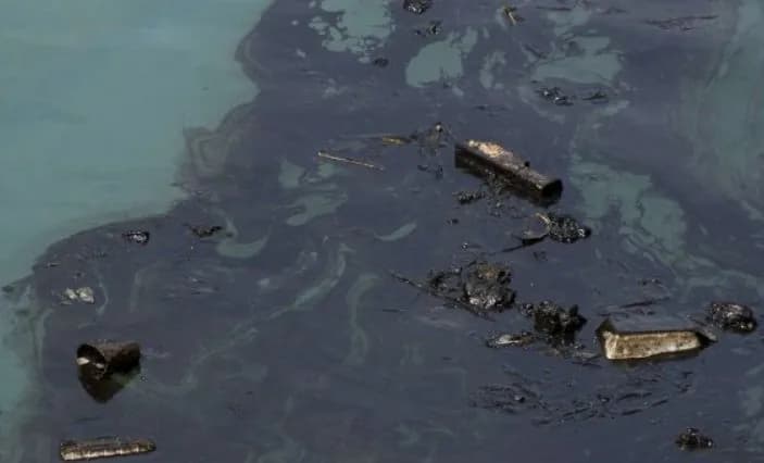 more-than-4-km-of-coastline-in-occupied-crimea-polluted-with-oil-as-a-result-of-a-tanker-accident