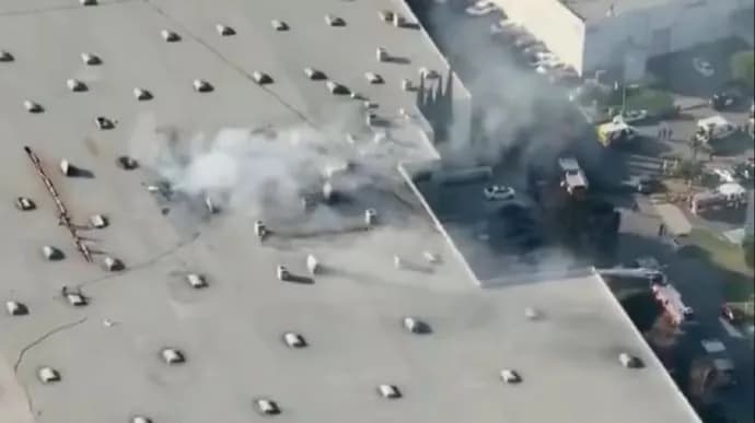 an-airplane-crashes-into-a-building-in-california-1-dead-15-injured