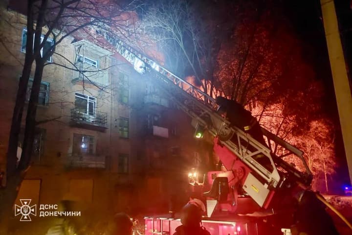 donechchyna-rosiiany-vnochi-vdaryly-po-kramatorsku-vbyly-liudynu-u-chasovomu-yaru