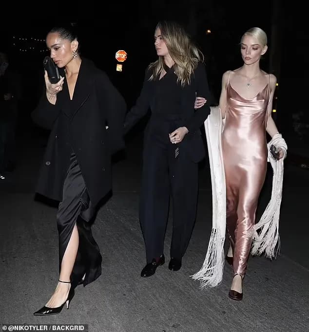 karu-delevin-z-podruhamy-aneiu-teilor-dzhoi-ta-zoi-kravits-pomityly-na-aftepati-zolotoho-hlobusa