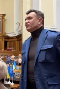 tyshchenko-prybuv-na-zasidannia-rady-pislia-khvoroby-sertsia-ta-propushchenykh-sudiv