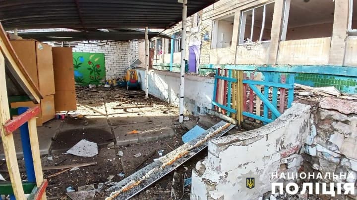 russian-air-strike-on-kherson-the-ministry-of-internal-affairs-told-about-the-scale-of-destruction