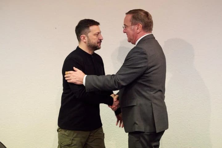 zelenskyy-discusses-with-pistorius-increase-in-military-aid-to-ukraine-for-2025--2