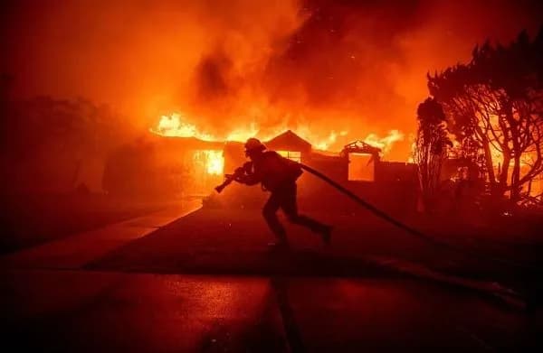fire-in-california-destroys-estates-of-paris-hilton-britney-spears-and-beyonces-mom-who-else-was-affected