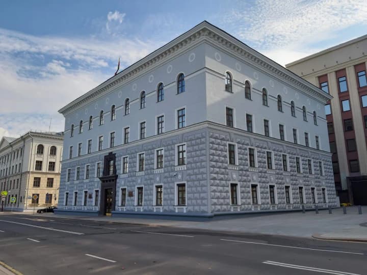 pratsivnyk-predstavnytstva-yes-u-minsku-otrymav-4-roky-viaznytsi