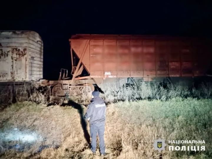 vyliz-na-vahon-vantazhnoho-potiaha-na-odeshchyni-vstanovliuiut-obstavyny-zahybeli-pidlitka