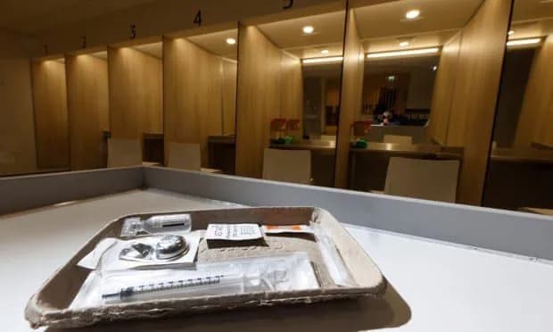 v-britanii-otkroyut-pervuyu-komnatu-dlya-upotrebleniya-narkotikov