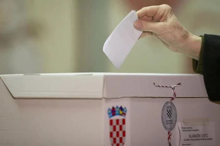 u-khorvatii-tryvaie-druhyi-tur-prezydentskykh-vyboriv-lidyruie-chynnyi-hlava-derzhavy-milanovych