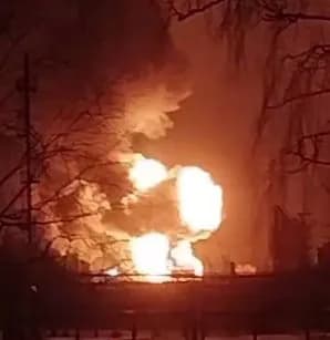 oblomki-bespilotnika-upali-na-zavod-orgsintez-v-rossiiskom-kotle