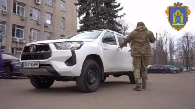 brovary-pidtrymuiut-zsu-ihor-sapozhko-peredav-avto-dlia-ppo-95-bryhady