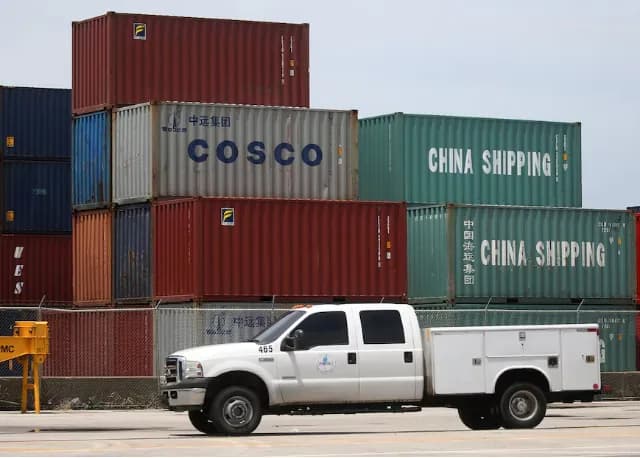 us-importers-are-massively-importing-goods-from-china-due-to-the-threat-of-trumps-tariffs