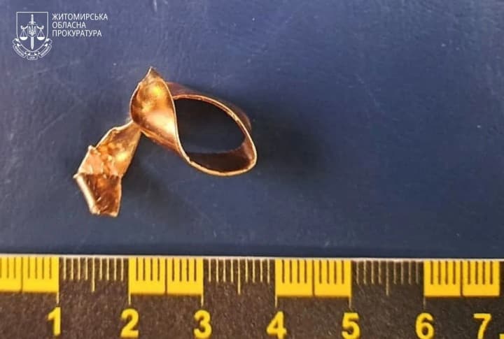 a-morgue-worker-stole-a-wedding-ring-from-the-body-of-a-fallen-soldier-and-sold-it-to-a-pawnshop-what-punishment-awaits-him