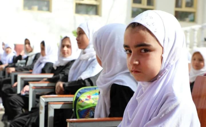 zhinky-vtrachaiut-svoi-prava-v-afhanistani-yim-vidmovliaiut-u-dostupi-do-osvity-nova-zaborona-u-misti-herat