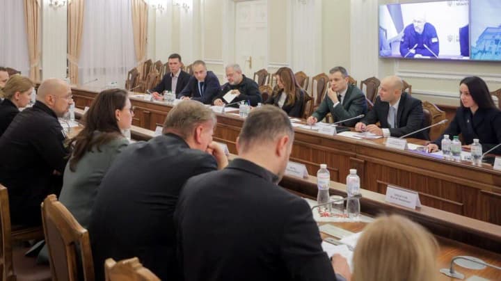 promyslovyi-bezviz-rouminh-yak-vdoma-i-ne-tilky-shmyhal-proviv-naradu-pro-spivrobitnytstvo-z-yes-u-2025-rotsi