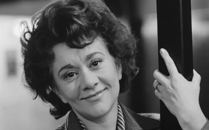 british-theater-and-film-star-joan-plowright-dies-at-the-age-of-95