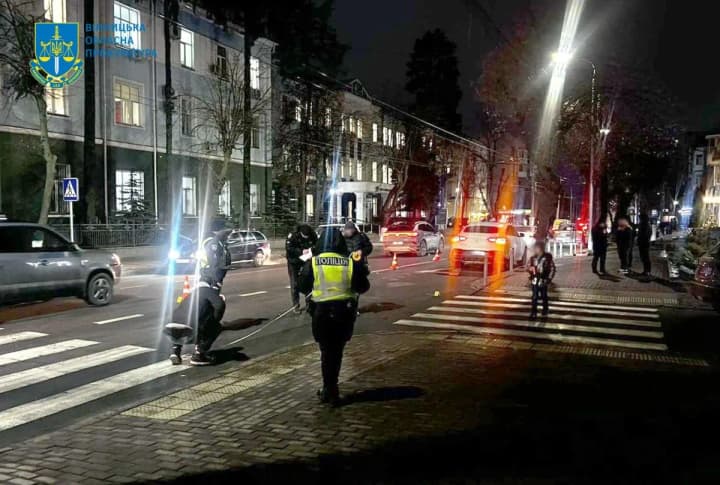 hit-two-19-year-old-girls-on-a-pedestrian-crossing-in-vinnytsia-mercedes-driver-is-suspected
