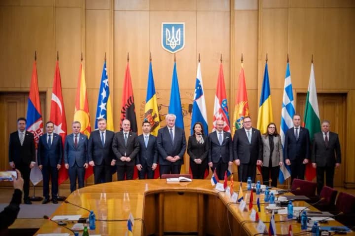 ukreplenie-energeticheskoi-bezopasnosti-i-usilenie-podderzhki-prinyato-kommyunike-mezhdu-ukrainoi-i-stranami-yugo-vostochnoi-yevropi
