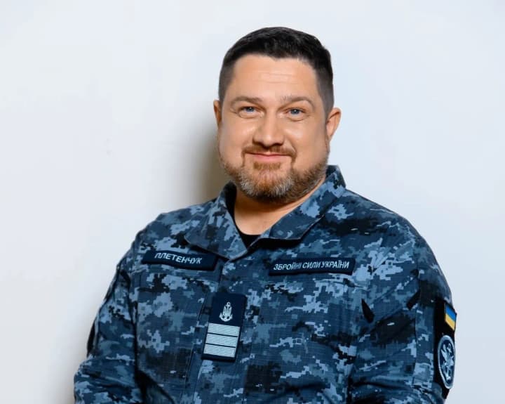 voennie-opasni-spikera-vms-i-dvukh-ofitserov-ne-vpustili-v-stolichnii-khostel