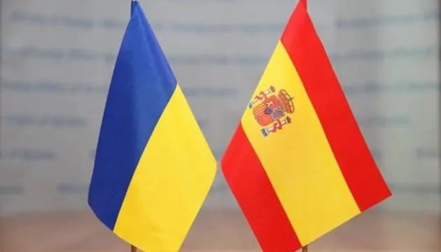 spain-hands-over-ambulances-to-ukraine-and-intensifies-military-cooperation