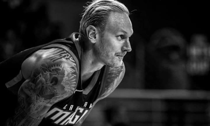 smert-eks-cholovika-spivachky-siedokovoi-novi-detali-pro-dohovirni-matchi