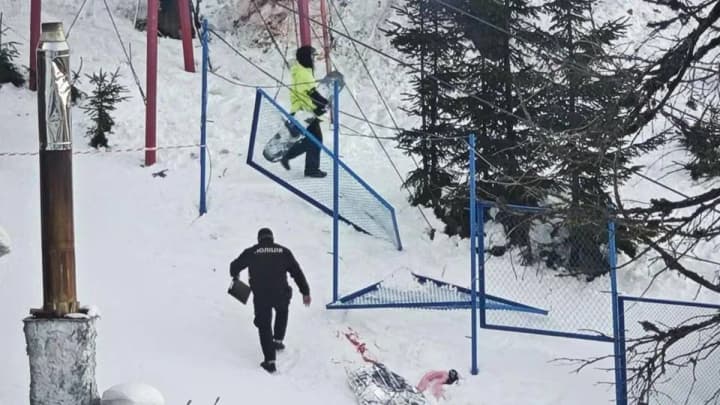 a-tragic-accident-on-the-dragobrat-ski-lift-a-tourist-dies