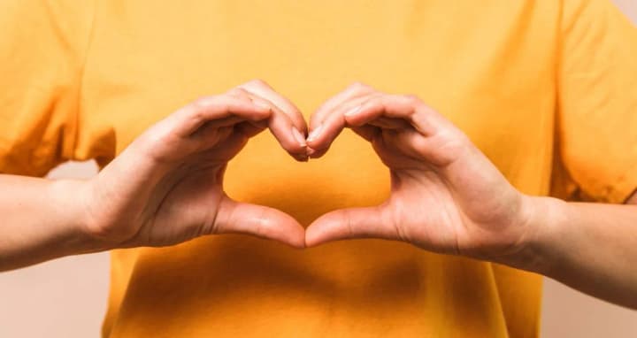 mizhnarodnyi-den-pryiniattia-den-pinhviniv-ta-den-videokamery-shcho-sviatkuiut-20-sichnia