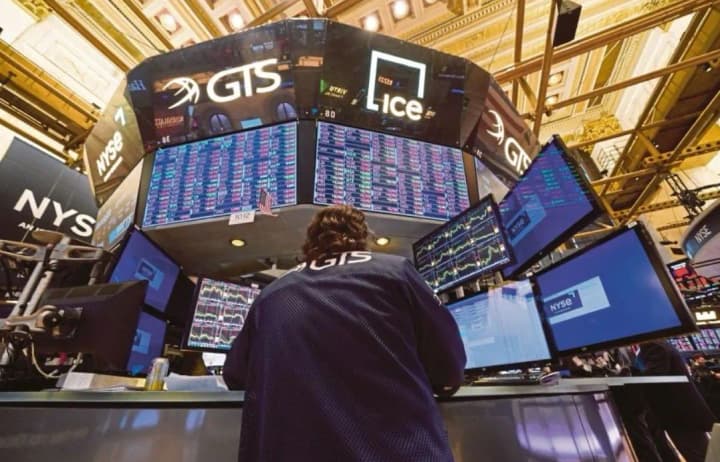 dollar-falls-before-trumps-second-inauguration-whats-happening-on-the-market