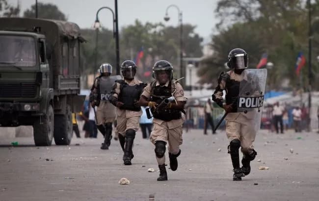 armed-gang-attacks-an-armored-van-of-the-us-embassy-in-haiti