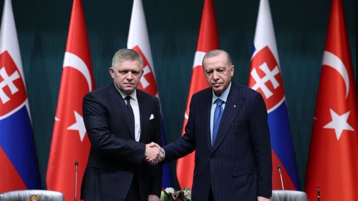 erdohan-poobitsiav-premieru-slovachchyni-dopomohty-z-postachanniam-rosiiskoho-hazu