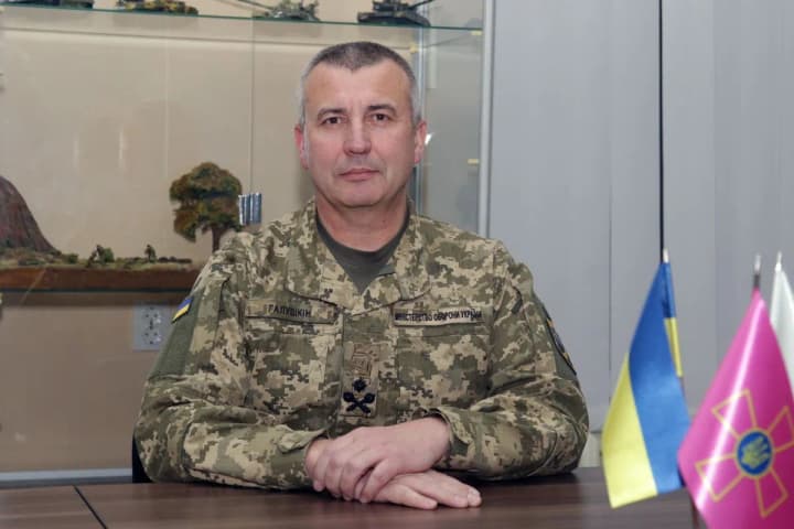 za-komanduvacha-otu-kharkiv-halushkina-vnesly-vnesly-zastavu-u-5-milioniv-hryven