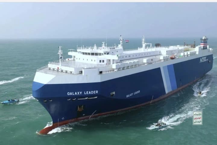 yemenski-khusyty-zvilnyly-ekipazh-zakhoplenoho-u-2023-rotsi-sudna-sered-chleniv-komandy-ukraintsi