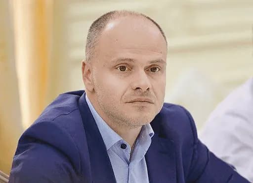 radutskii-anonsiroval-izmeneniya-v-regulirovanii-farmatsevticheskogo-rinka-v-2025-godu