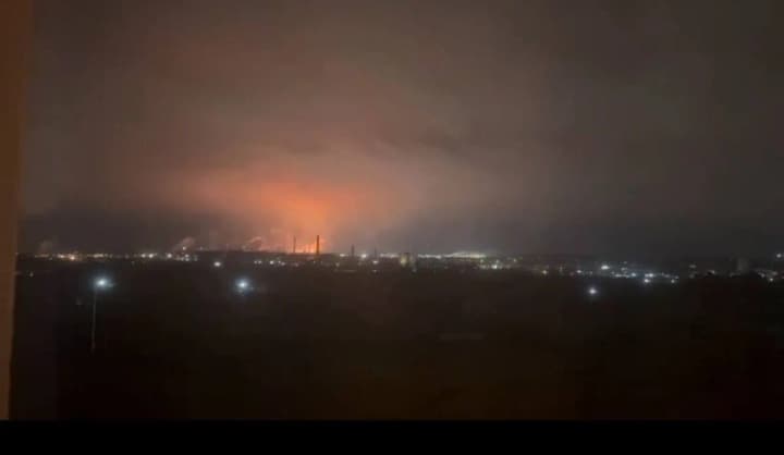 masshtabna-ataka-droniv-na-rf-vybukhy-bilia-naftopererobnoho-zavodu-v-riazani