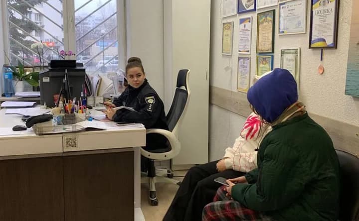 v-kieve-doprosili-shkolnitsu-kotoruyu-izbili-sverstniki