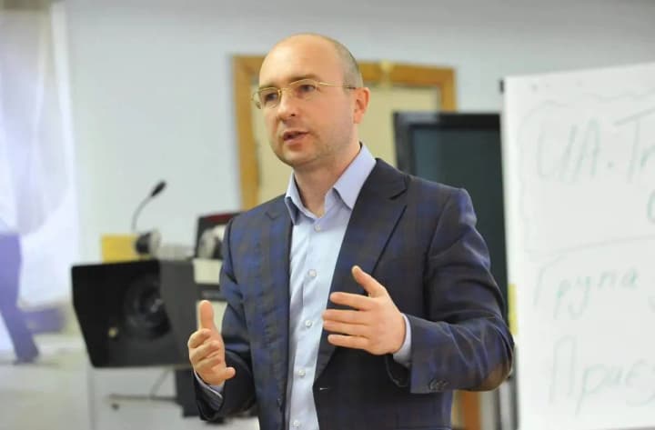 former-mod-official-liev-could-not-refuse-to-accept-machine-guns-lawyer-explains-why