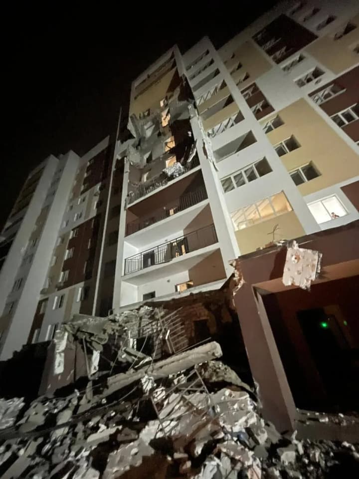 night-attack-in-kyiv-region-a-multi-storey-building-and-a-manufacturing-plant-are-damaged