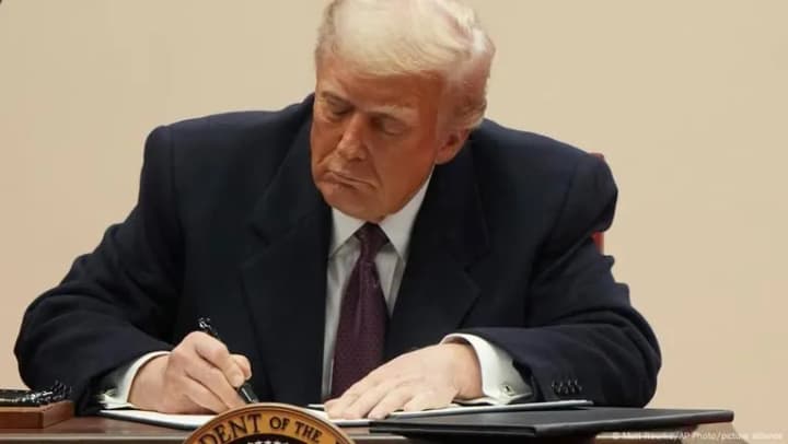 tramp-neozhidanno-uvolil-generalnikh-inspektorov-v-klyuchevikh-gosuchrezhdeniyakh-ssha
