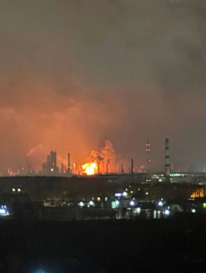 an-oil-refinery-in-the-russian-city-of-ryazan-is-damaged