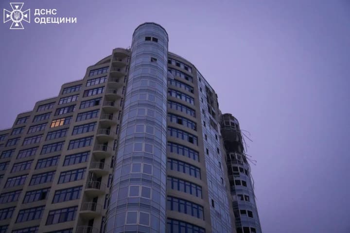 enemy-attacked-odesa-with-a-missile-and-drones-houses-and-a-grain-warehouse-were-damaged-4-people-were-injured