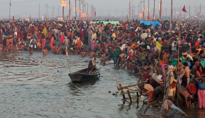 v-indii-vnaslidok-zavorushen-na-relihiinomu-sviati-zahynulo-shchonaimenshe-15-osib