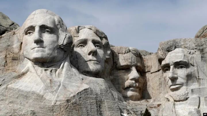 congress-proposes-to-carve-trumps-face-on-mount-rushmore-near-washington-and-lincoln