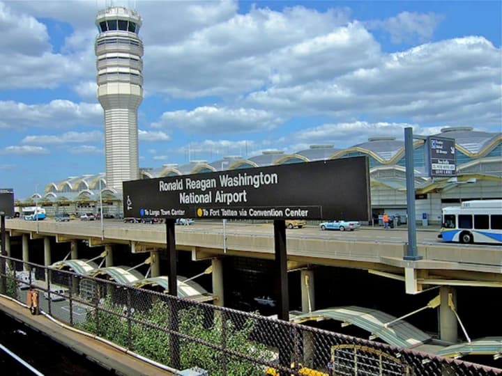 in-the-us-a-plane-crashed-into-a-river-near-reagan-airport-what-is-known-about-the-incident