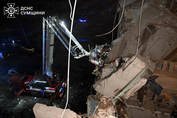 russian-strike-on-a-residential-building-in-sumy-kills-4-people