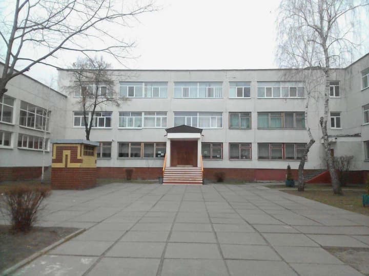 u-kyievi-nevidomyi-pohrozhuie-litseiu-rozstrilom-politsiia-pereviriaie-informatsiiu