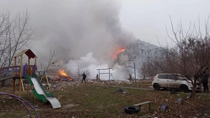 russia-strikes-at-poltava-a-residential-building-is-hit