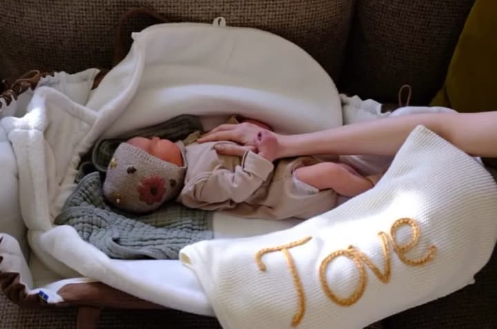 emily-in-paris-star-became-a-mother-through-surrogacy-the-actress-showed-a-photo