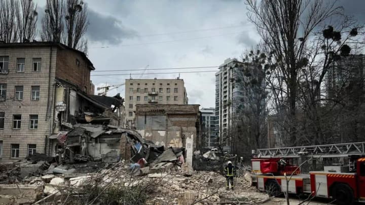 u-sichni-viiska-rf-zdiisnyla-13-atak-dronamy-kamikadze-ta-odyn-raketnyi-udar-po-kyievu-zahynuly-5-liudei