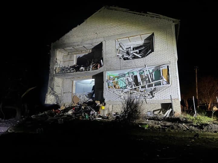 voiska-rf-udarili-shakhedom-po-obshchine-pod-sumami-povrezhdeni-zhilie-doma