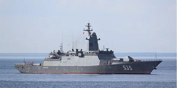 u-chornomu-mori-2-boiovykh-vorozhykh-korabli-z-yakykh-odyn-ye-nosiiem-kalibriv