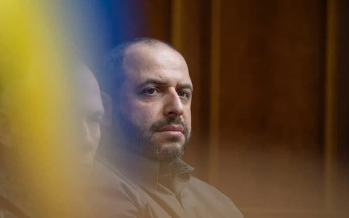 zelenskii-o-skandale-mezhdu-minoboroni-i-aoz-umerov-imeet-pravo-delat-vse-chtobi-ne-bilo-tormozheniya-v-postavkakh